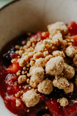 Back Country Cuisine Apple and Berry Crumble — 150 g